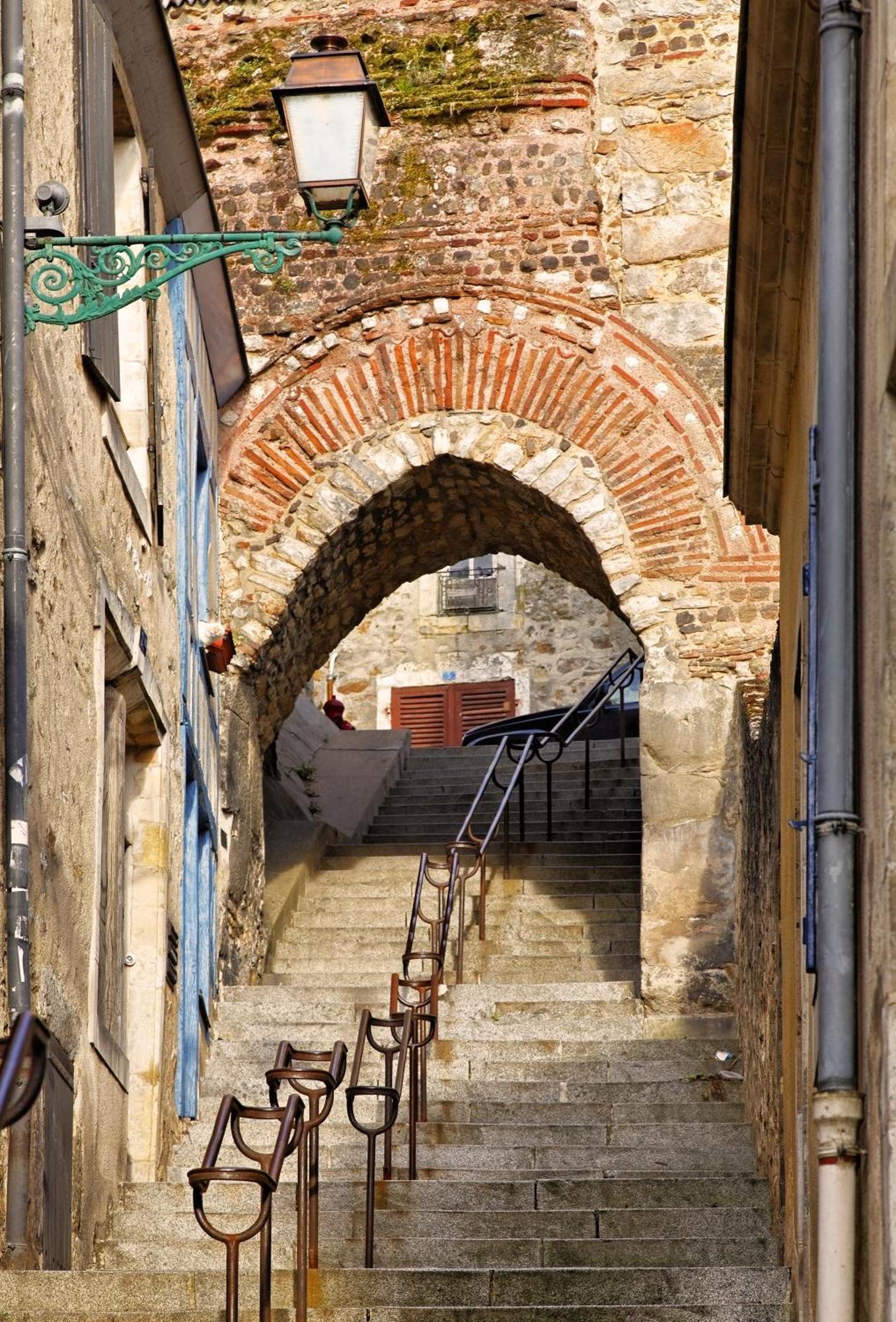 Chambres D'Hote - Maison Des Ecrivains - 50 M De La Cathedrale Et Place Des Jacobins Ле-Ман Экстерьер фото